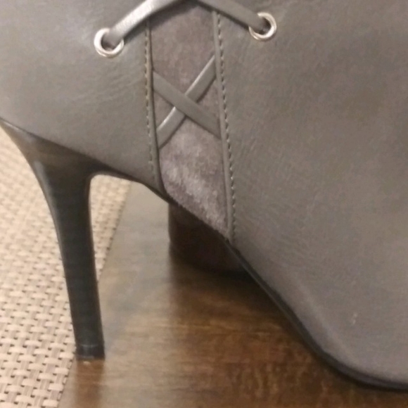 Size 8 US womens. NINE WEST GRAY BOOTS. - Picture 5 of 5